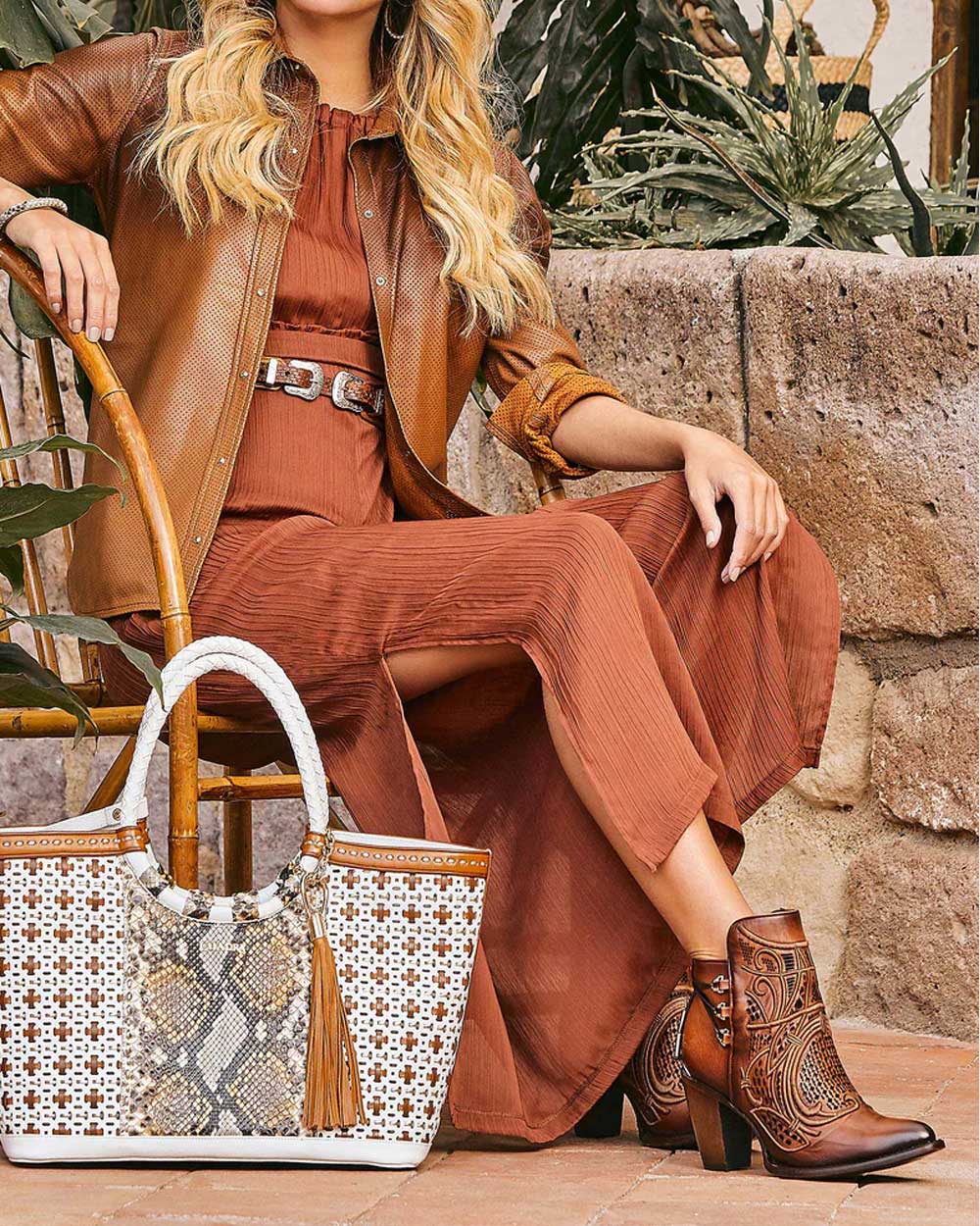 Ankle embroidered honey bootie