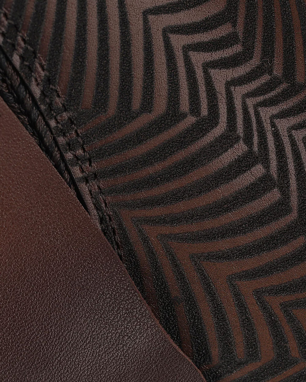 Ankle engraving brown bootie