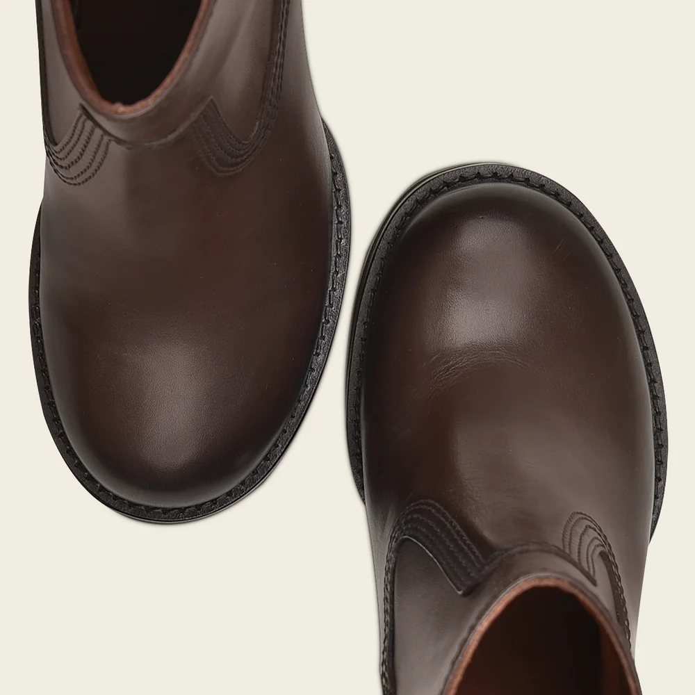 Ankle with decorative chain brown bootie