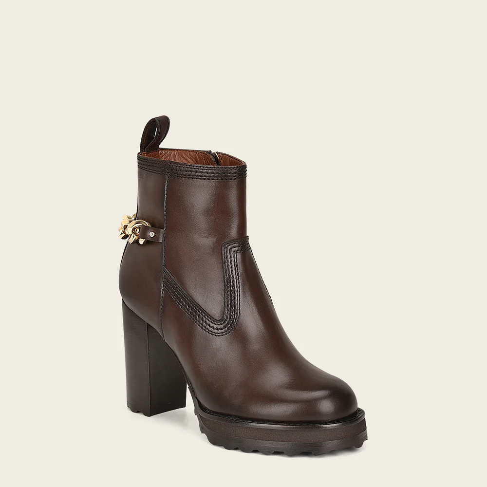 Ankle with decorative chain brown bootie