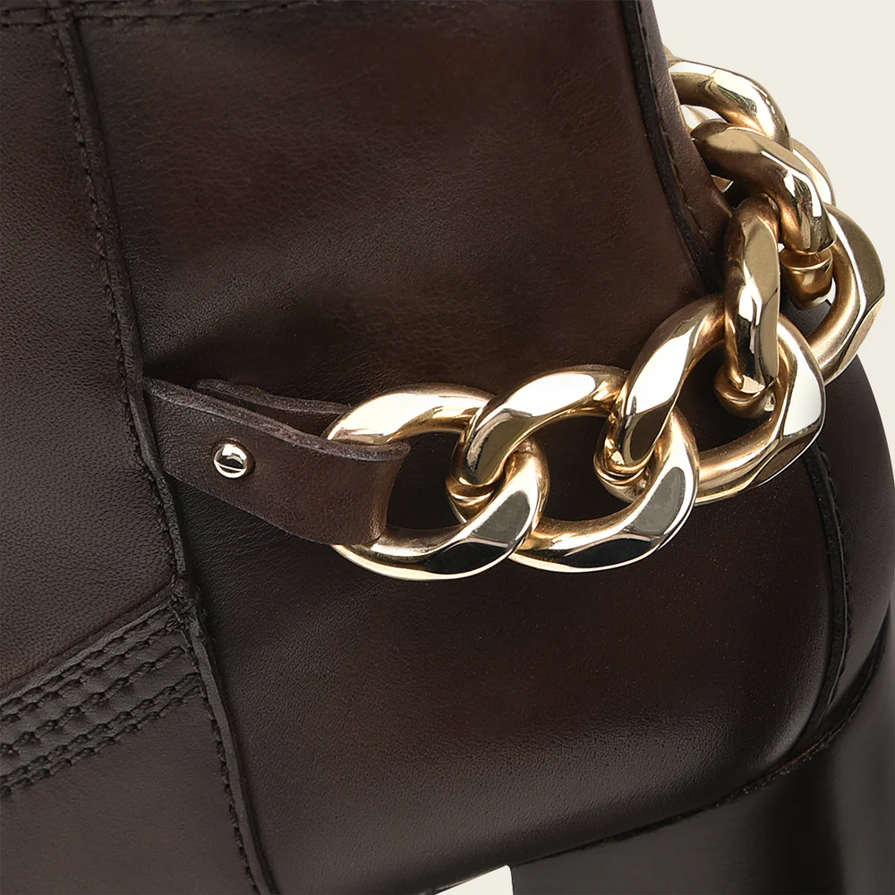 Ankle with decorative chain brown bootie