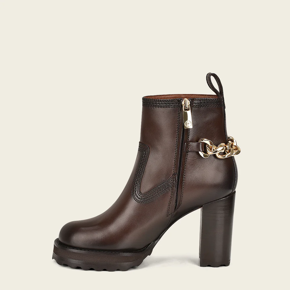 Ankle with decorative chain brown bootie