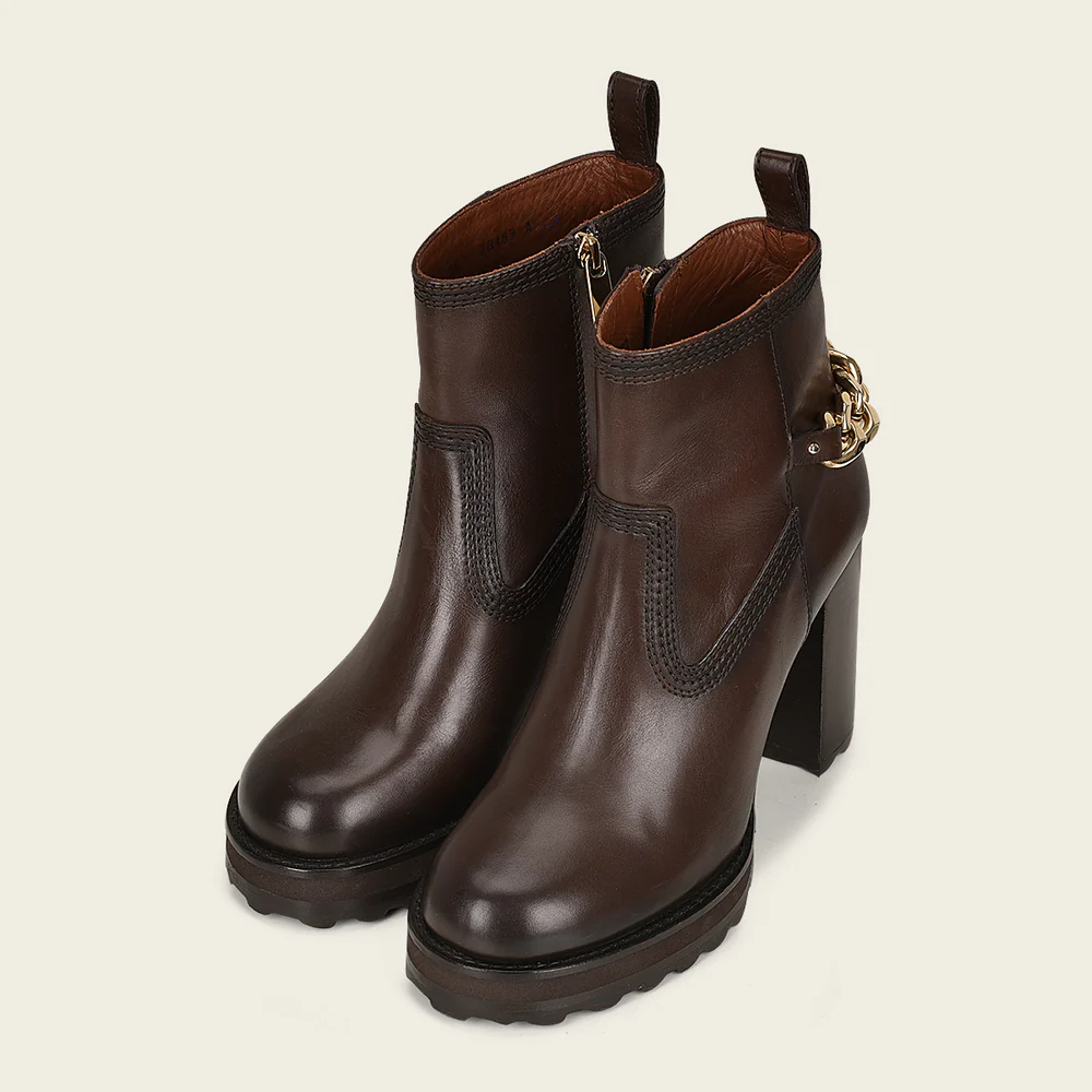 Ankle with decorative chain brown bootie