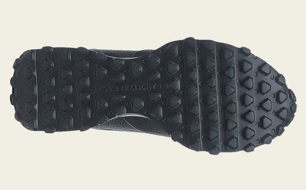 Black weightless sole bovine sneakers