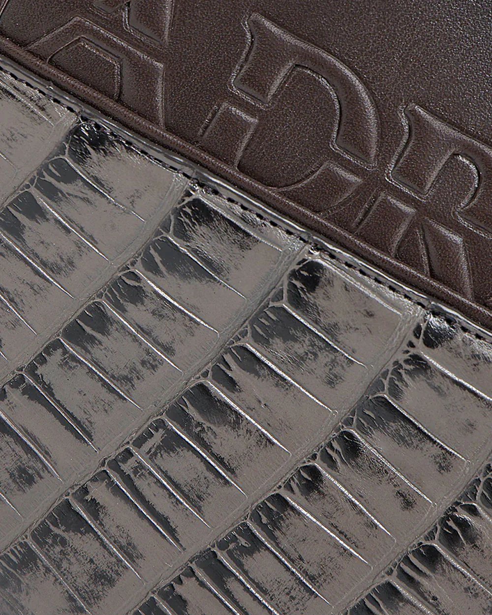 Luxury Men’s Crossbody Bag in Genuine Alligator and Bovine Leather 3 Luxury Men’s Crossbody Bag in Genuine Alligator and Bovine Leather